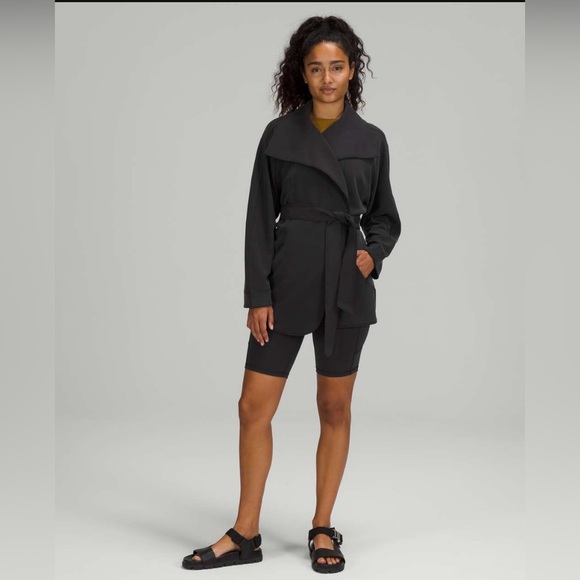 Lululemon Softstreme Belted Wrap size XL/XXL. Black. Worn once.Perfect condition - Picture 2 of 9